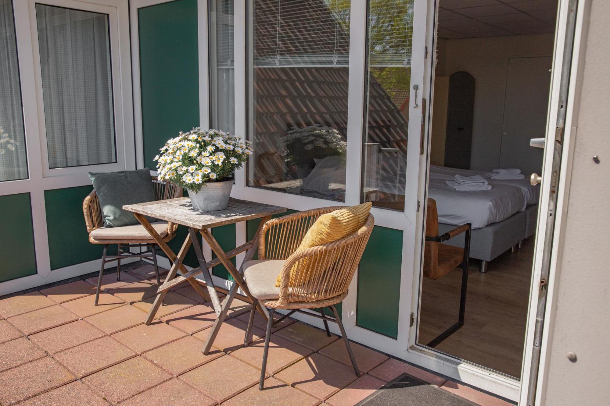 Hotel-Restaurant De Walvisvaarder Hollum (Ameland) Exterior foto
